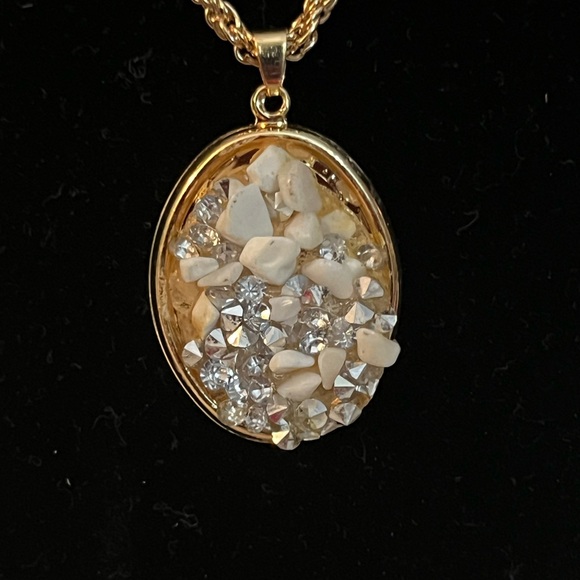 SPG Fashion Gold Tone Bling Jewelry Set. - Picture 2 of 9